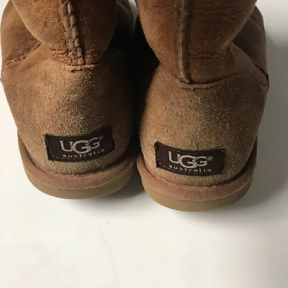 UGG classic short boots shearling lined size 7